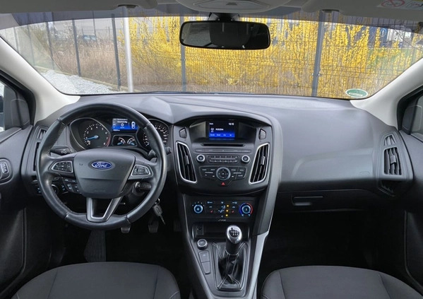 Ford Focus cena 45999 przebieg: 89000, rok produkcji 2017 z Krobia małe 667
